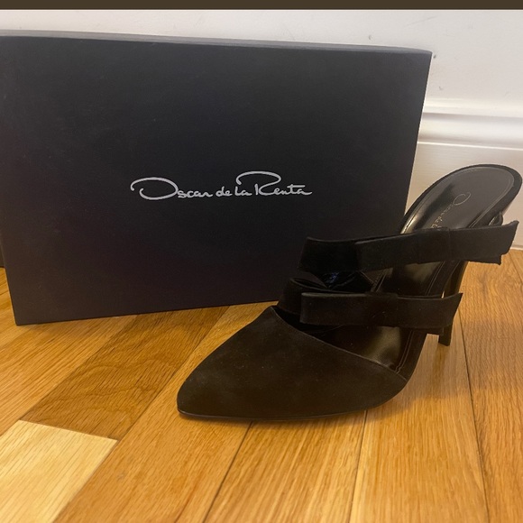 Oscar de la Renta suede pointy toe pumps - Picture 2 of 3